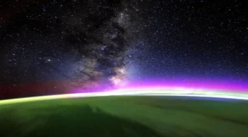 رائد فضاء يوثق قافلة ستارلينك العملاقة من المدار ويرصد تفاصيل إطلاقها الضخم